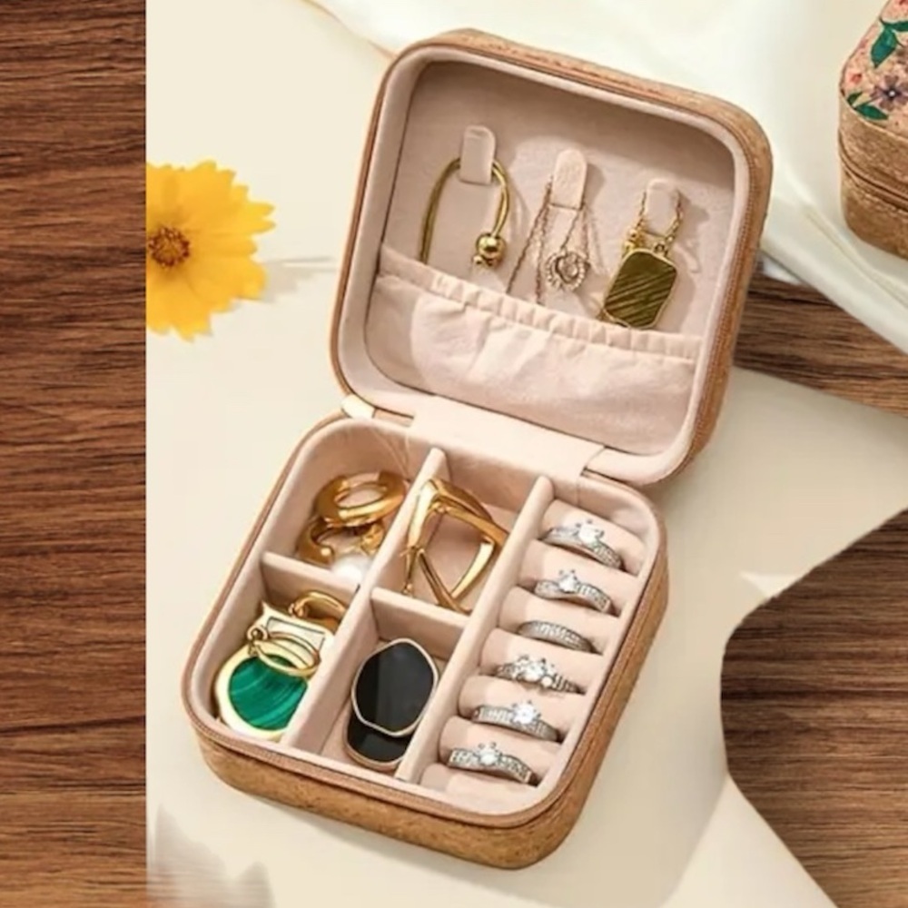 Wood Grain Boho Travel Jewelry Box - 4” x 4” x 2”   NEW